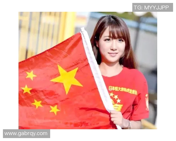 东方与恒大球迷热议对决赛场表现与未来发展方向